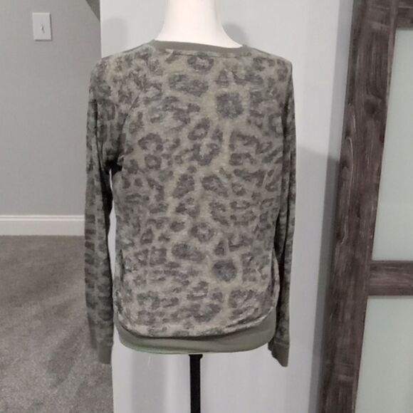 Lucky Brand Hacci long sleeve leopard crew neck w ribbed hem & cuff size Medium - Picture 3 of 3